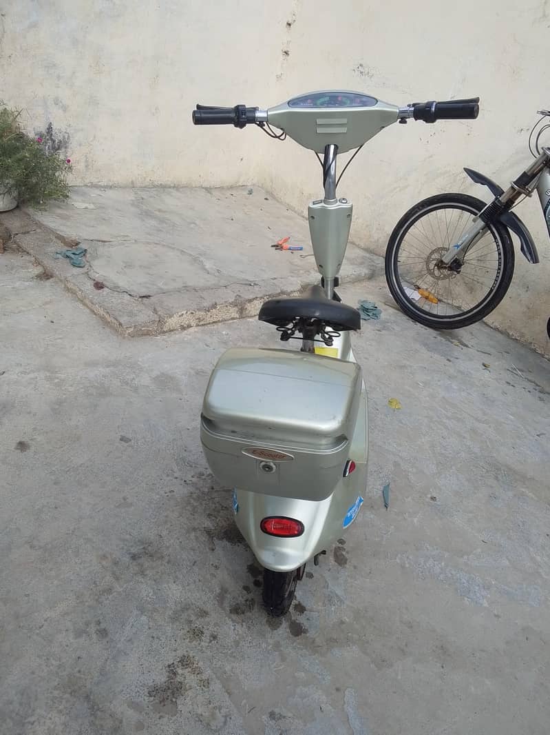 scooty 4