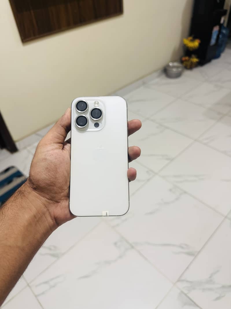 Apple iPhone 15 Pro 0