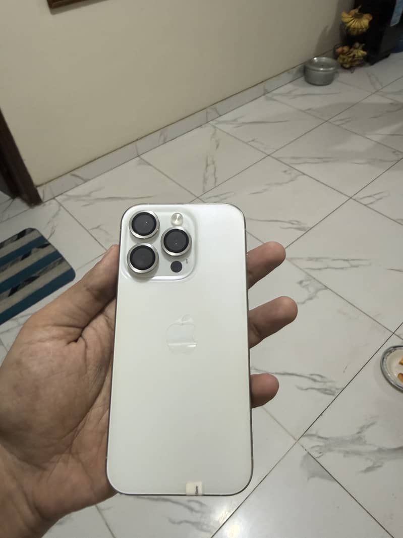 Apple iPhone 15 Pro 4
