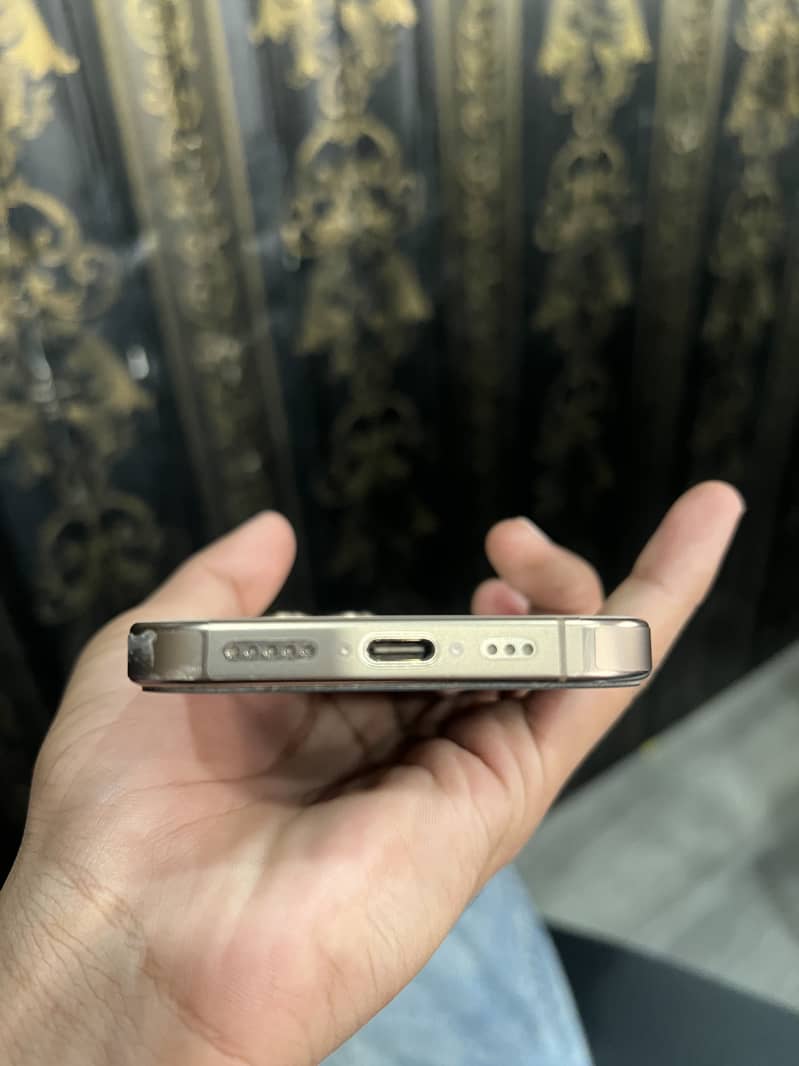 Apple iPhone 16 Pro 2