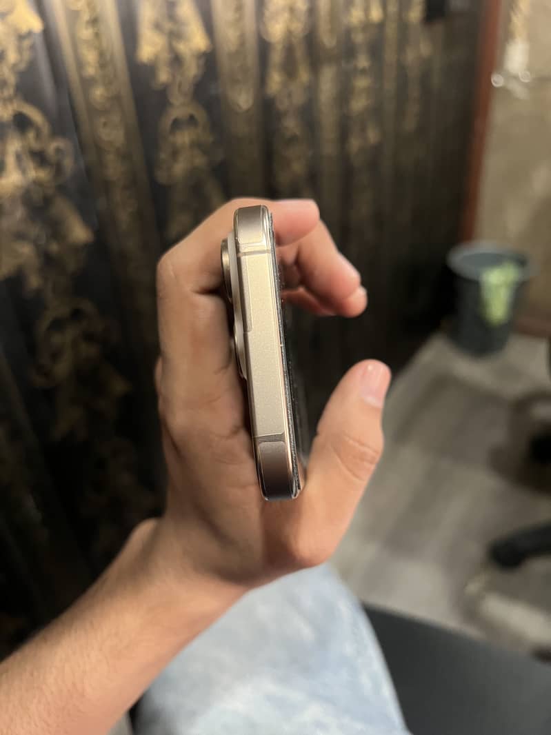 Apple iPhone 16 Pro 4