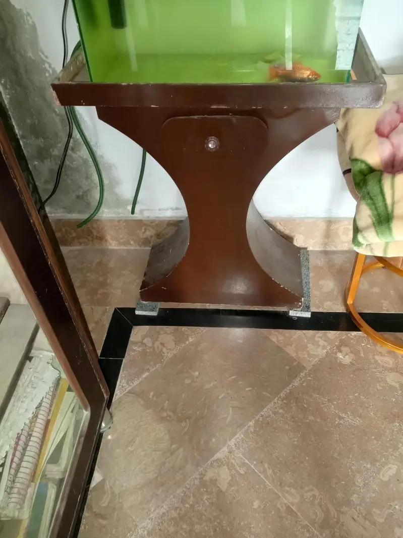 Aquarium with table stand and water filter for sale — photo 3