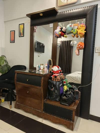 Dressing table.