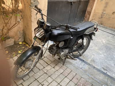 Yamaha Royal 100cc bike for sale good condition 0305-580:2617