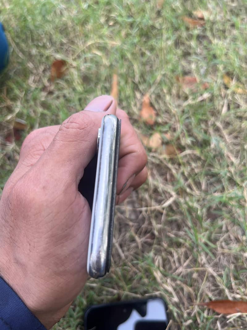 Apple iPhone X 3
