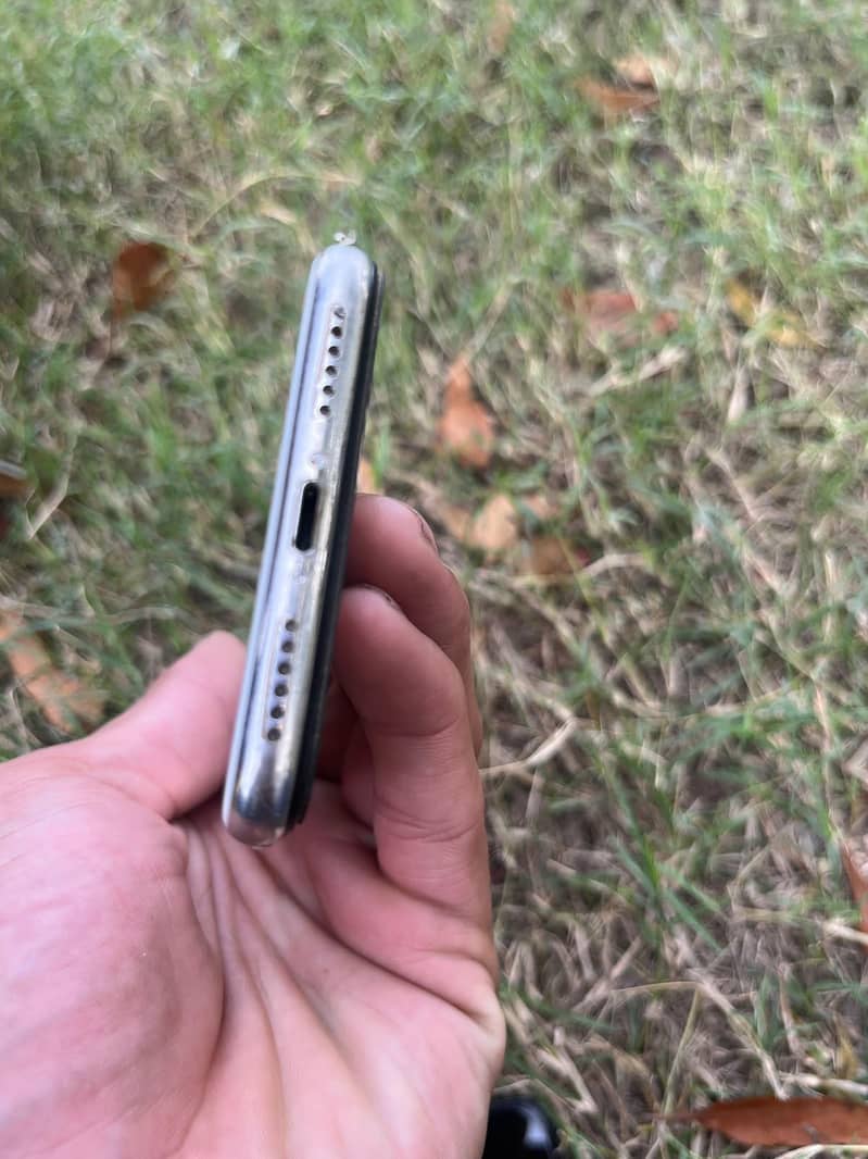 Apple iPhone X 4