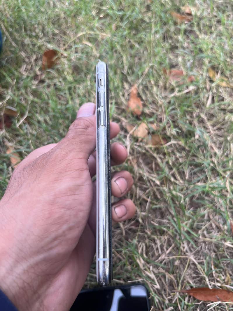 Apple iPhone X 5