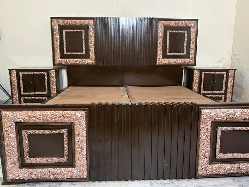 king bed with dressing table 0