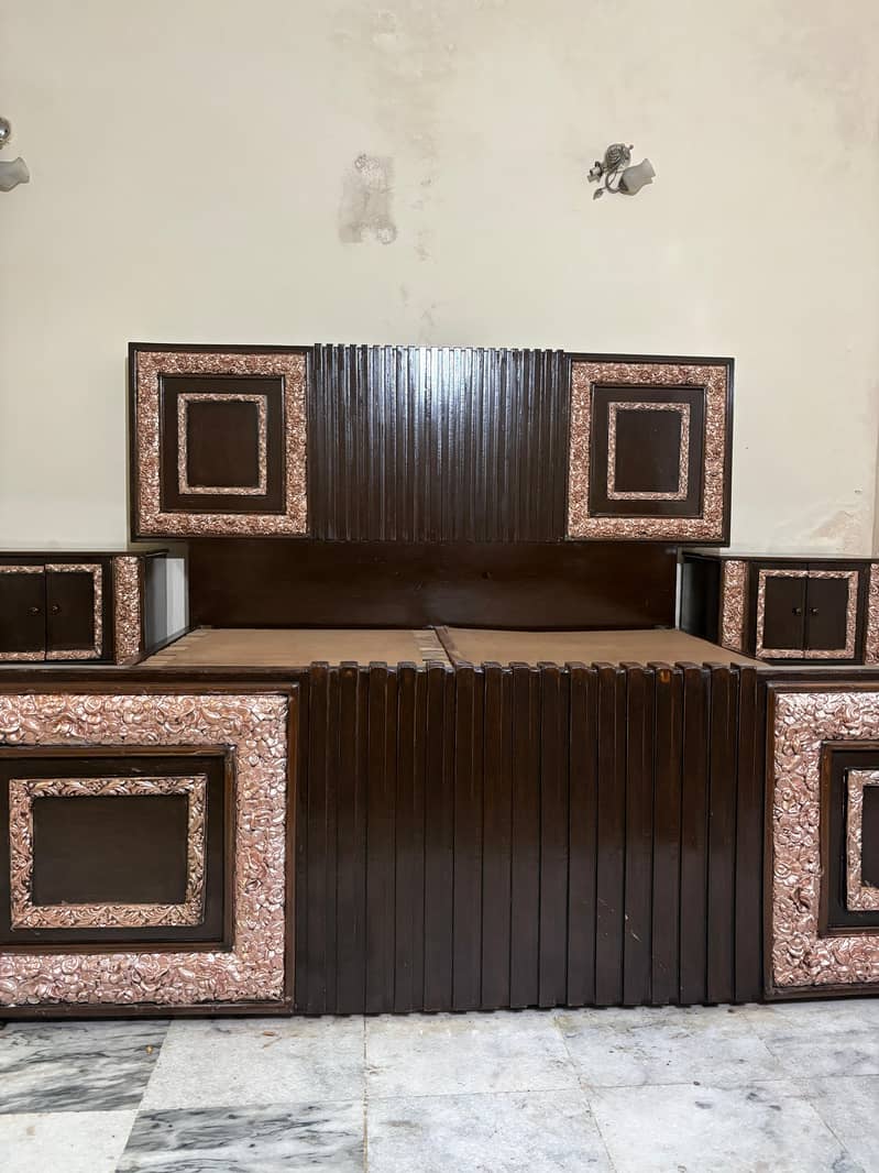 king bed with dressing table 1