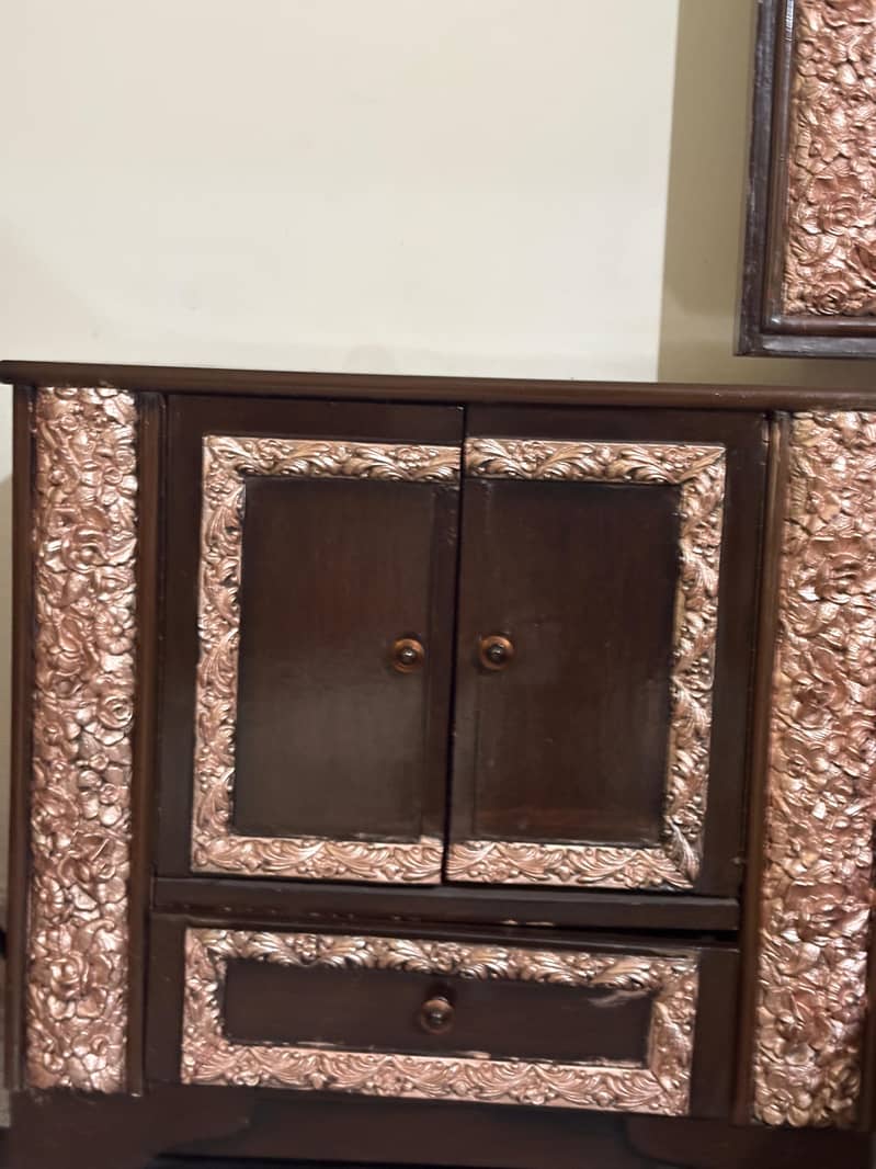 king bed with dressing table 3