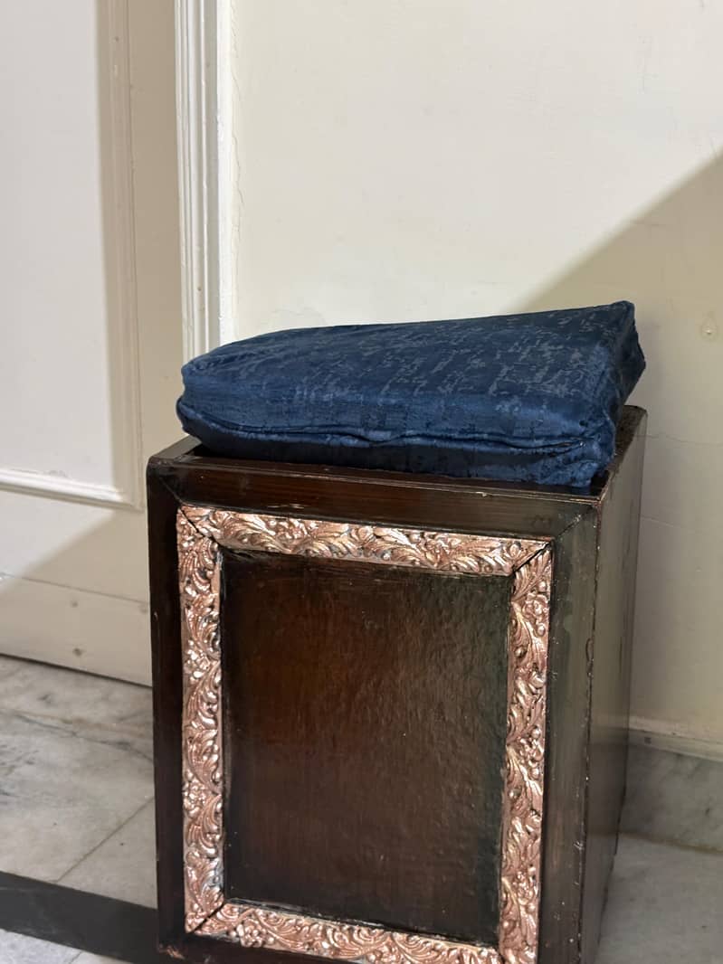 king bed with dressing table 4