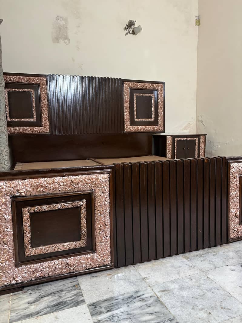 king bed with dressing table 7