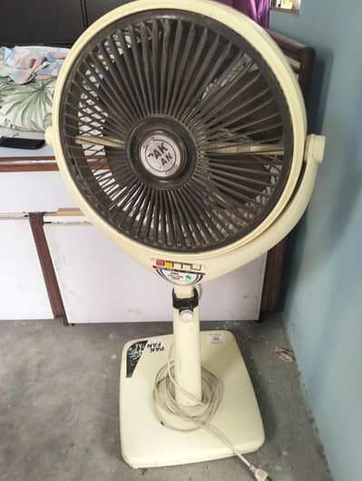 PEDESTAL FAN