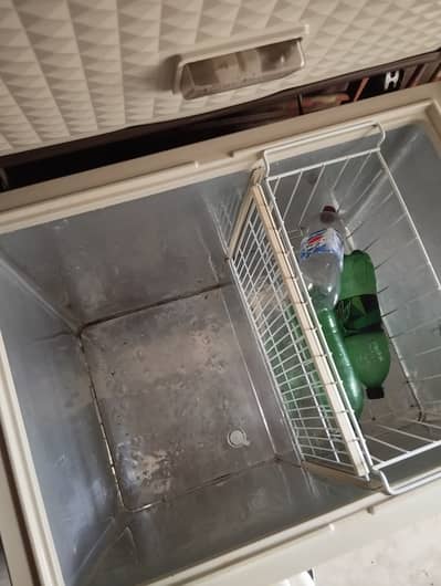 Dawlance deep freezer