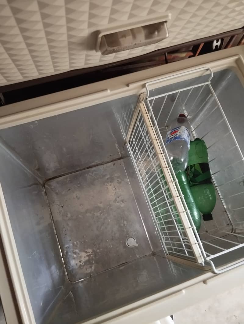 Dawlance deep freezer 0