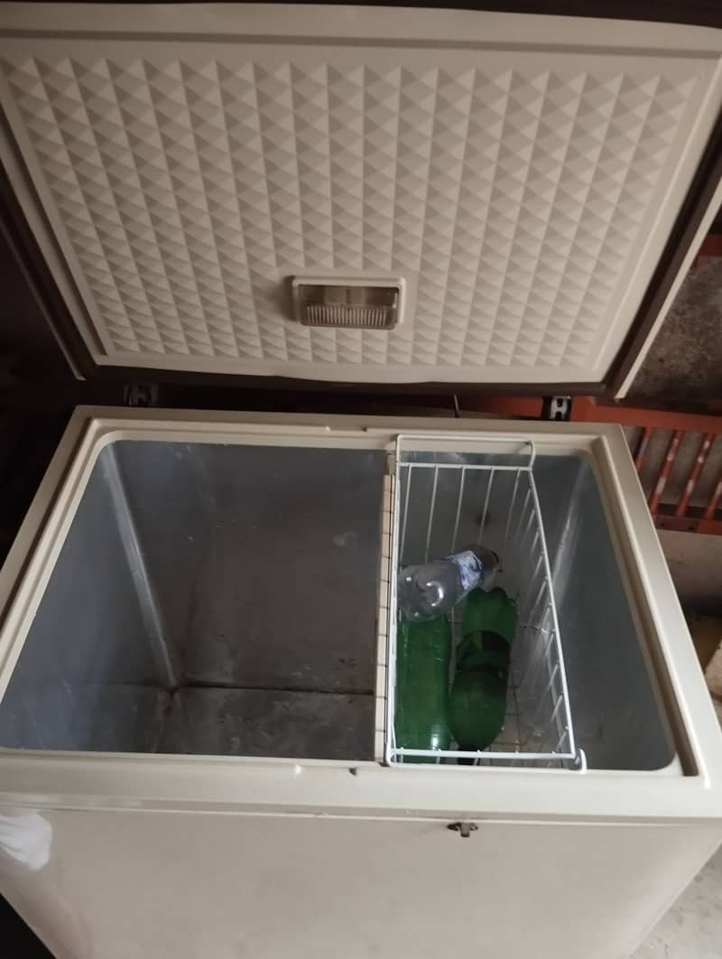 Dawlance deep freezer 1