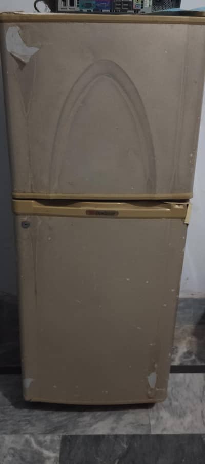 Medium Size Dawlance Fridge