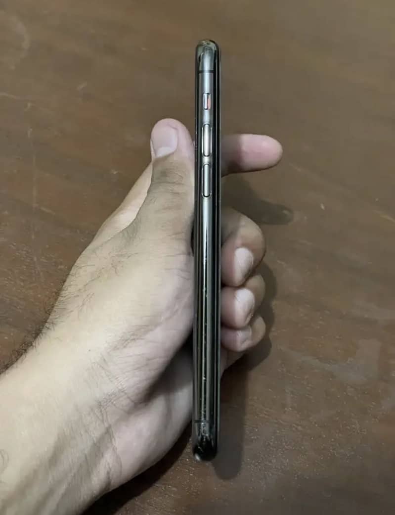 Apple iPhone 11 Pro 1