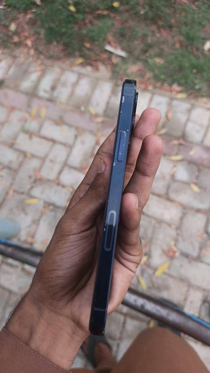 Apple iPhone 12 3