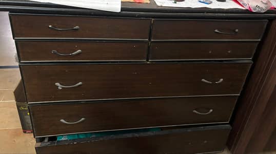 Chest of drawers