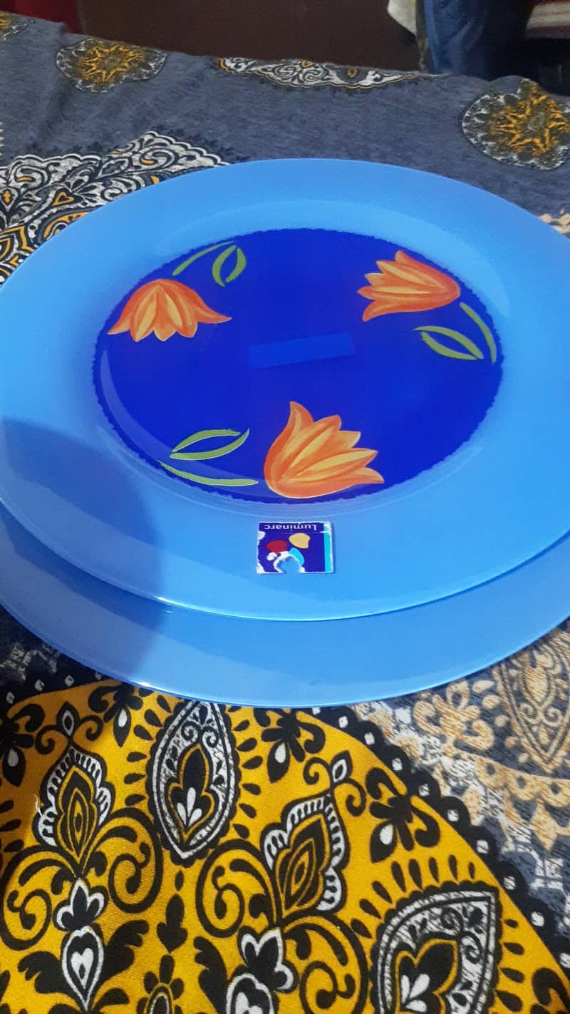 dinner set. of 8 persons. 8
