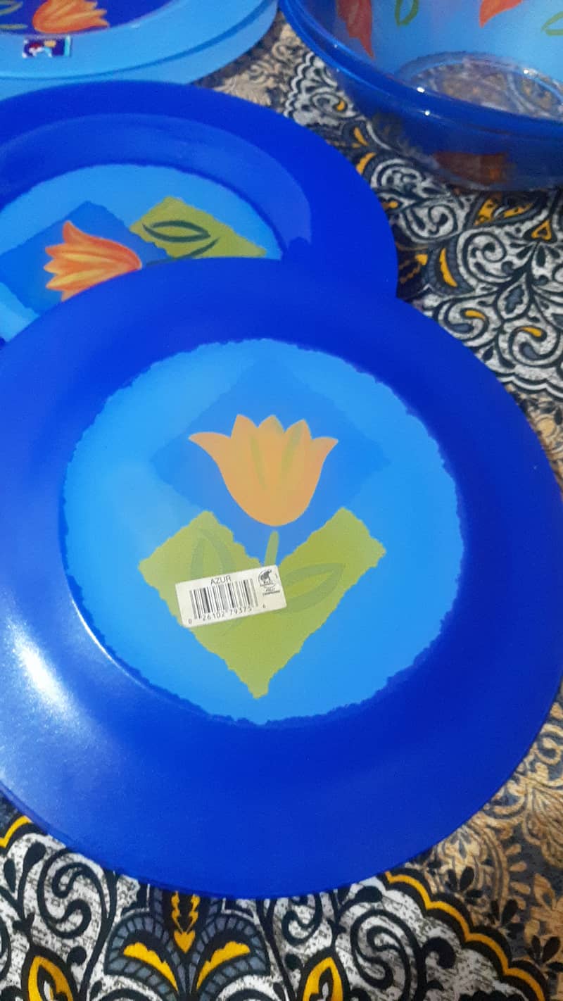 dinner set. of 8 persons. 9
