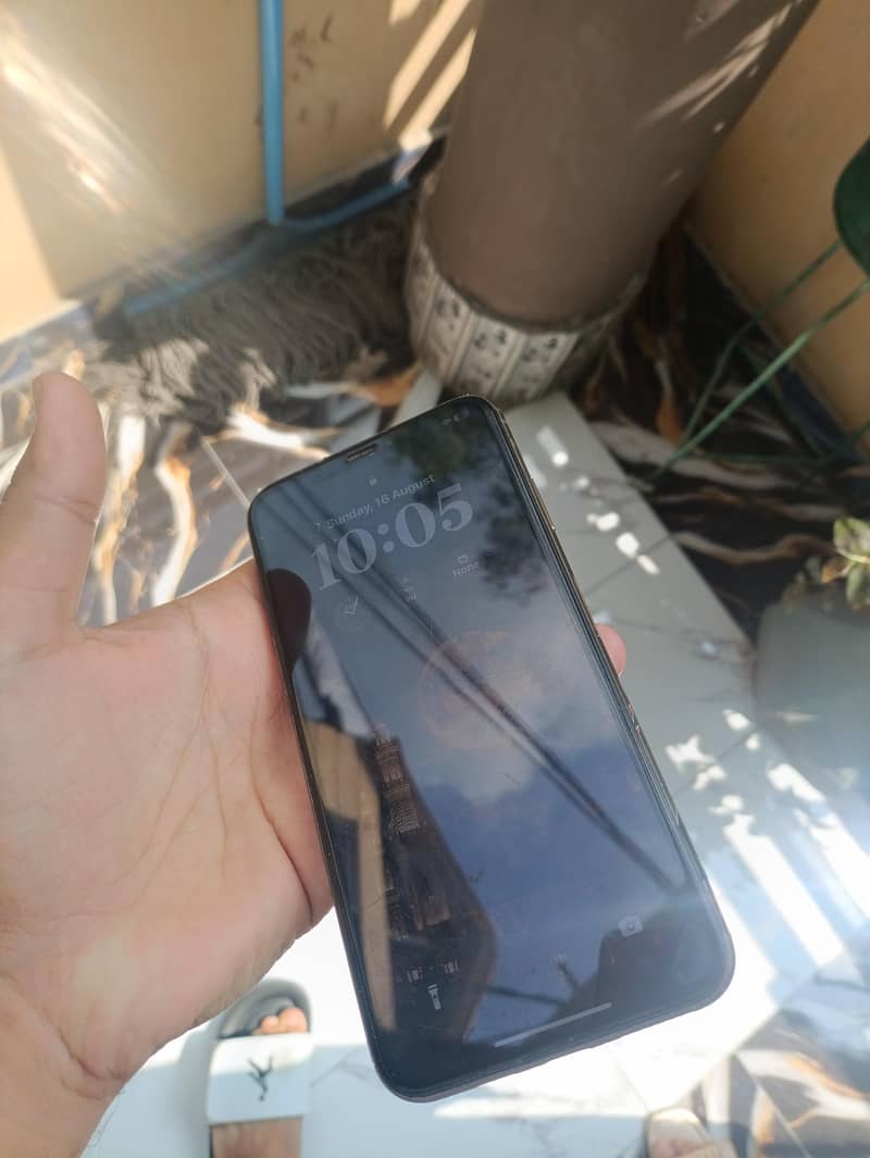 Apple iPhone XS Max 4