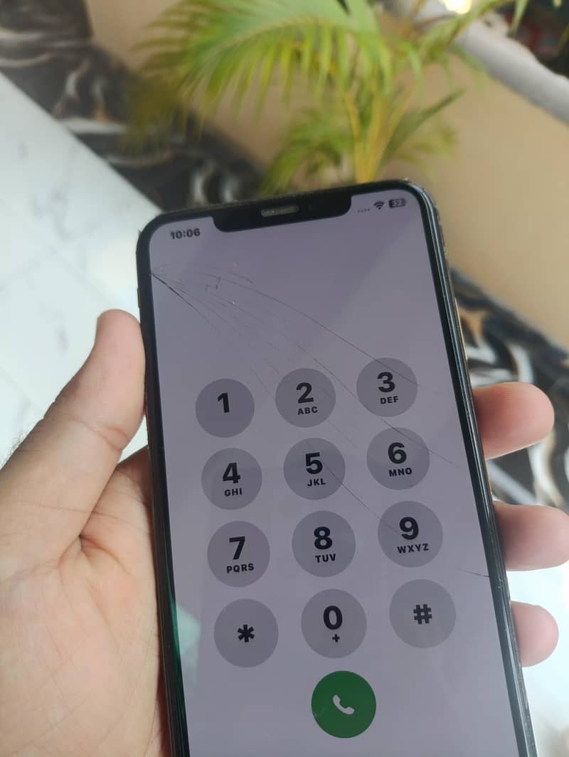 Apple iPhone XS Max 5