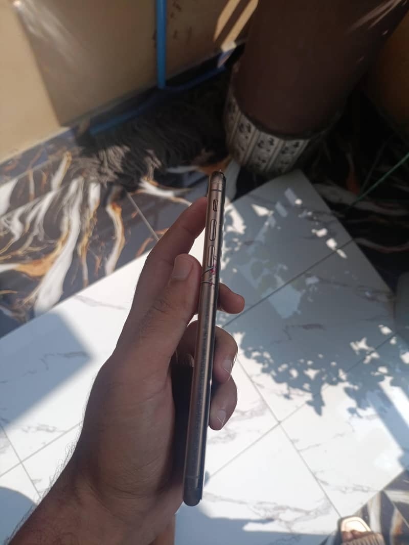 Apple iPhone XS Max 6