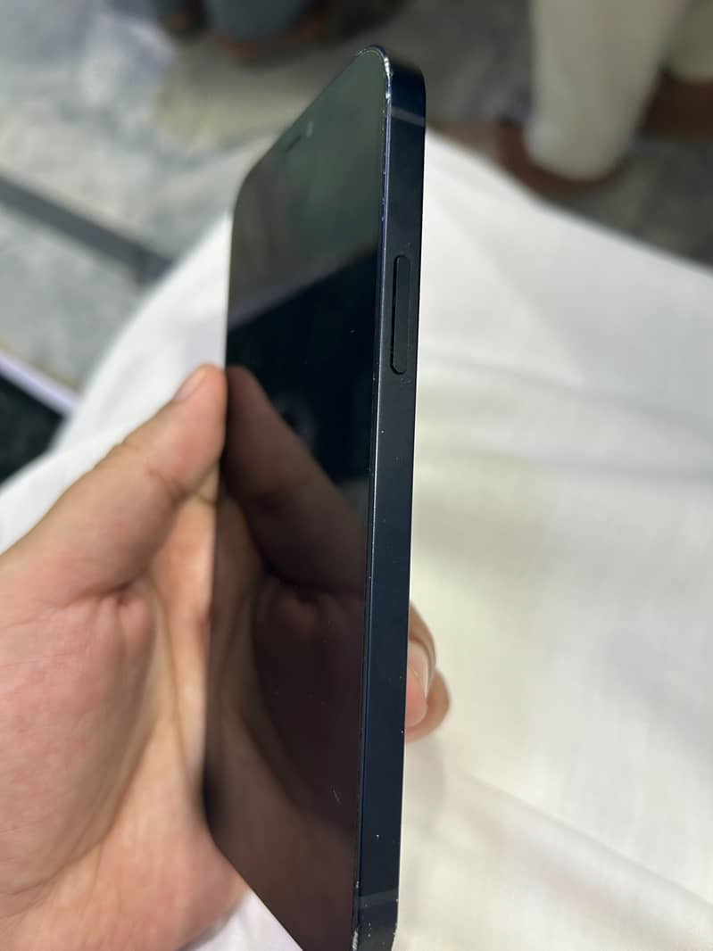 iPhone 12 3