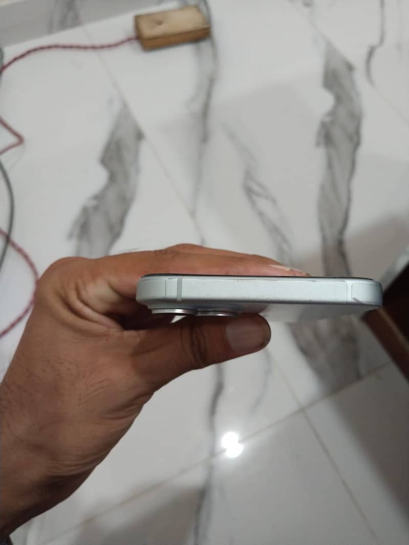 Apple iPhone 15 plus 3