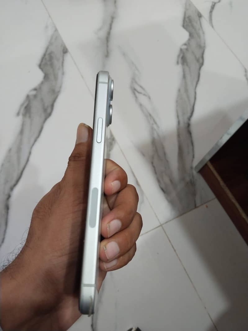 Apple iPhone 15 plus 4