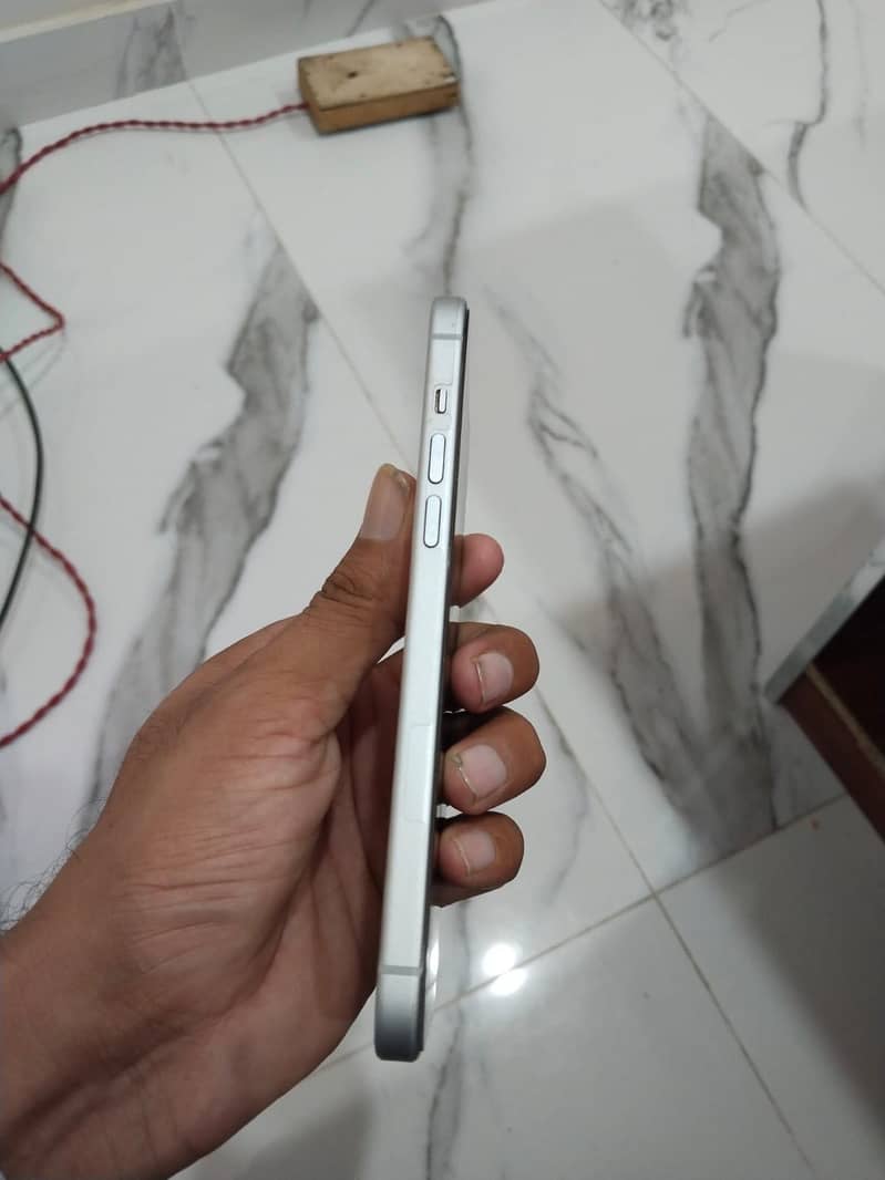 Apple iPhone 15 plus 5