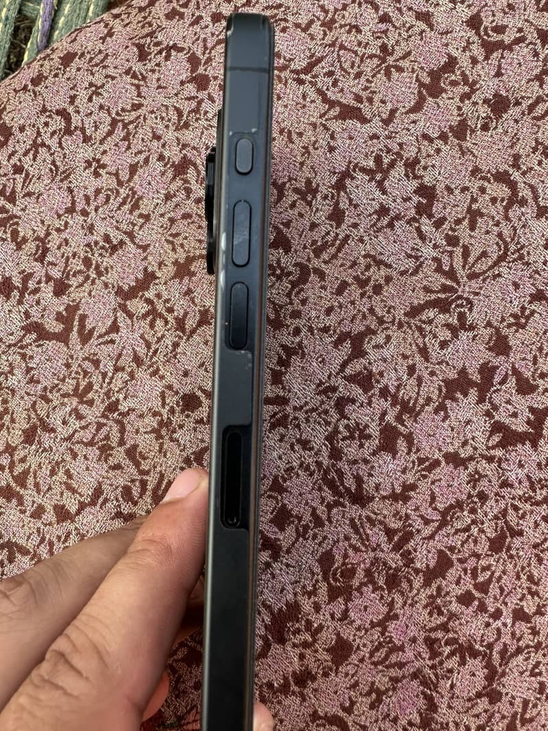 Apple iPhone 15 Pro 1