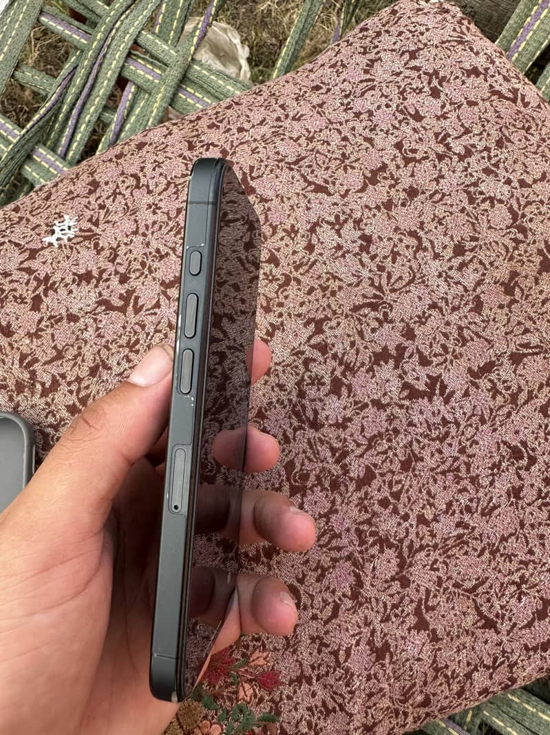 Apple iPhone 15 Pro 6
