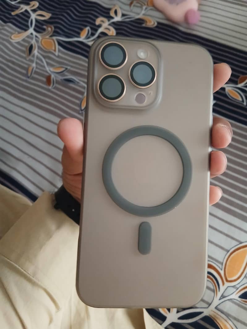 Apple iPhone 16 Pro Max 0