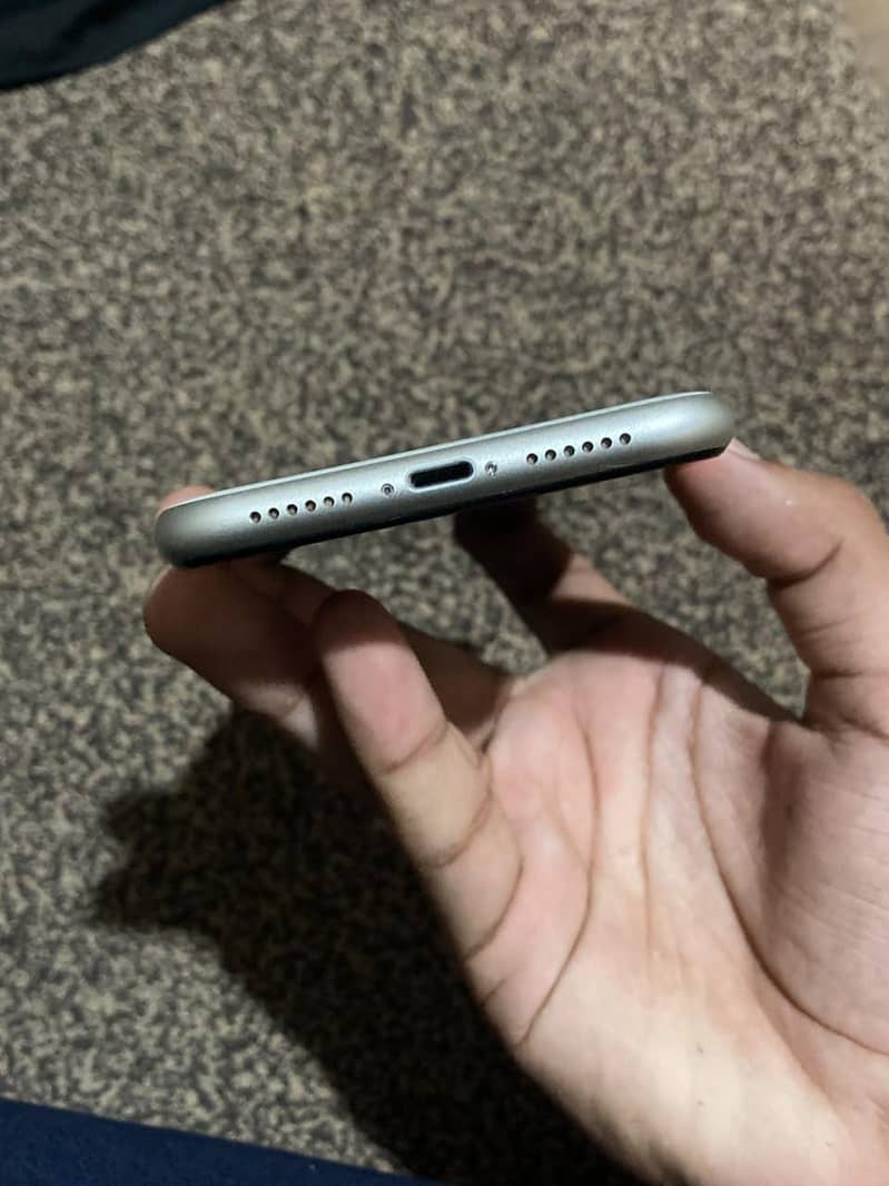 Apple iPhone 11 3
