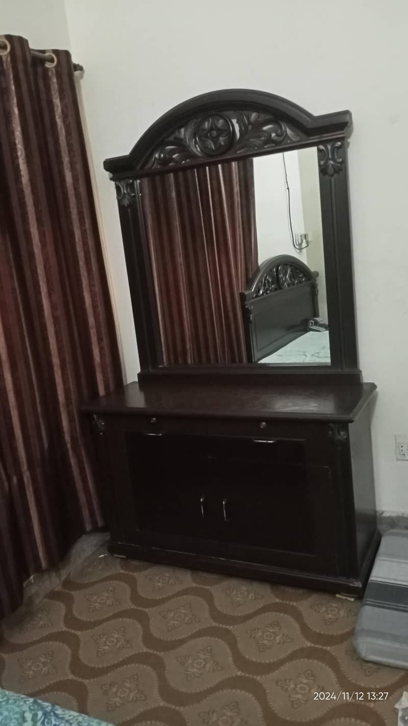 Dressing Table 3