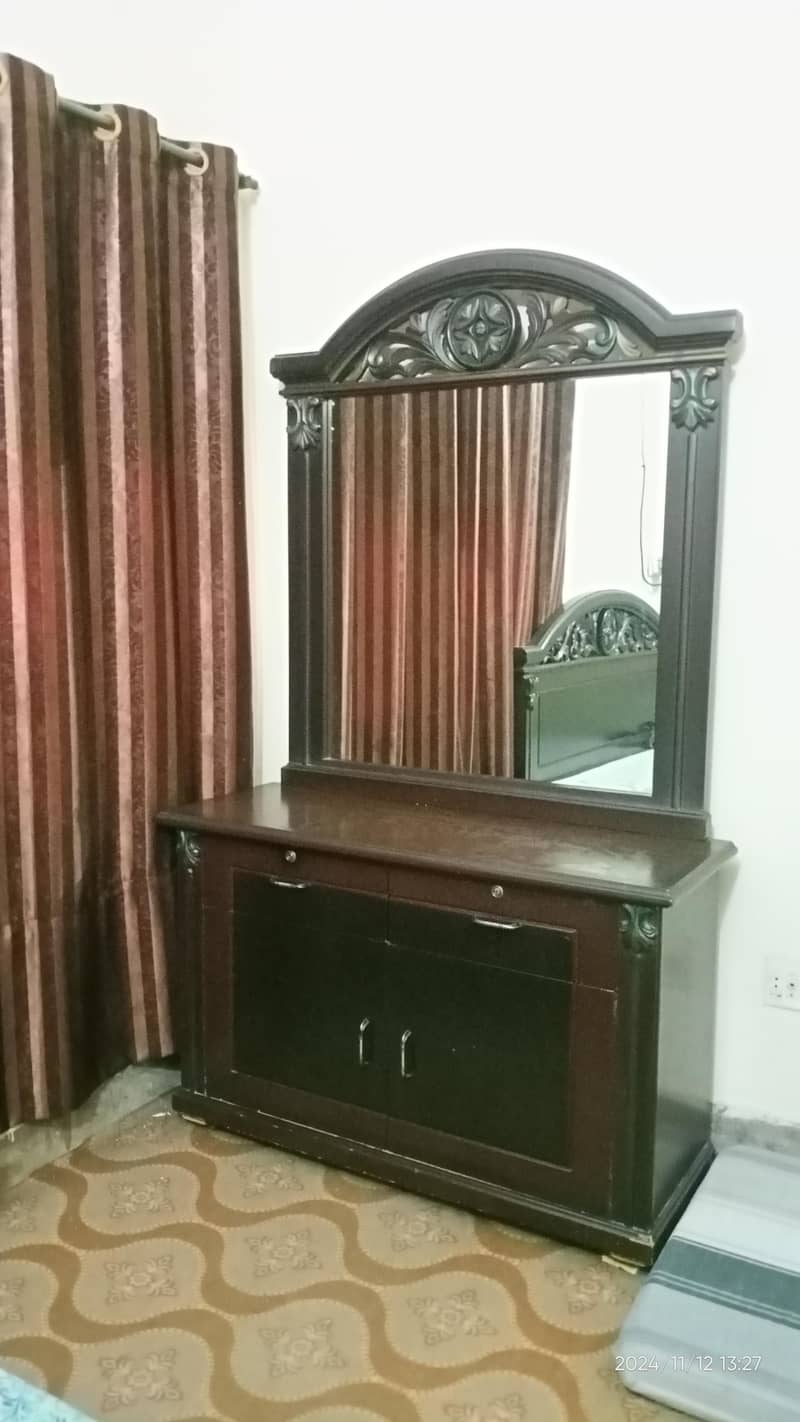Dressing Table 4