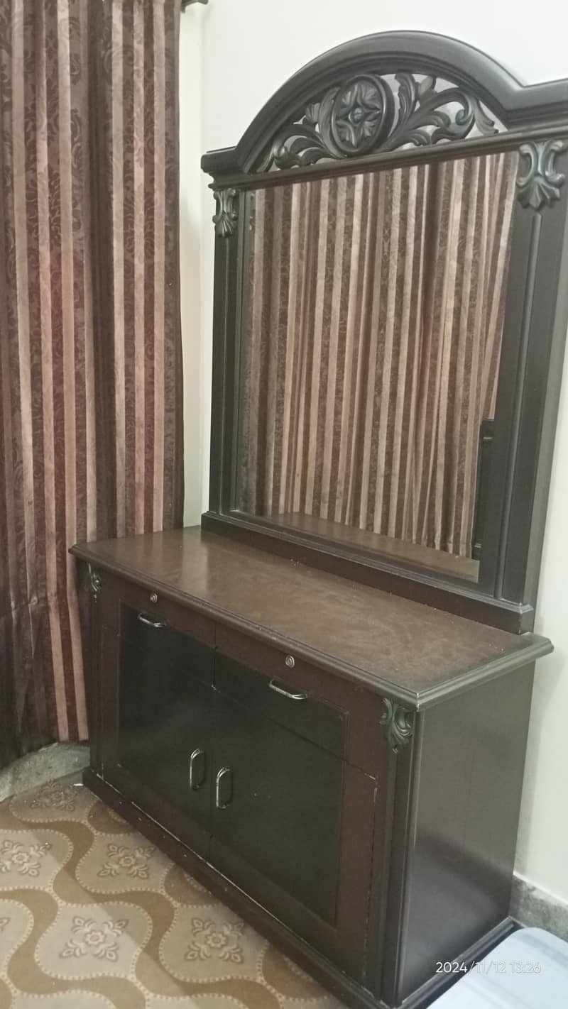 Dressing Table 5