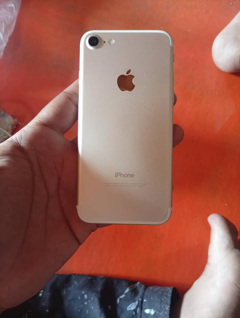 Apple iPhone 7 1