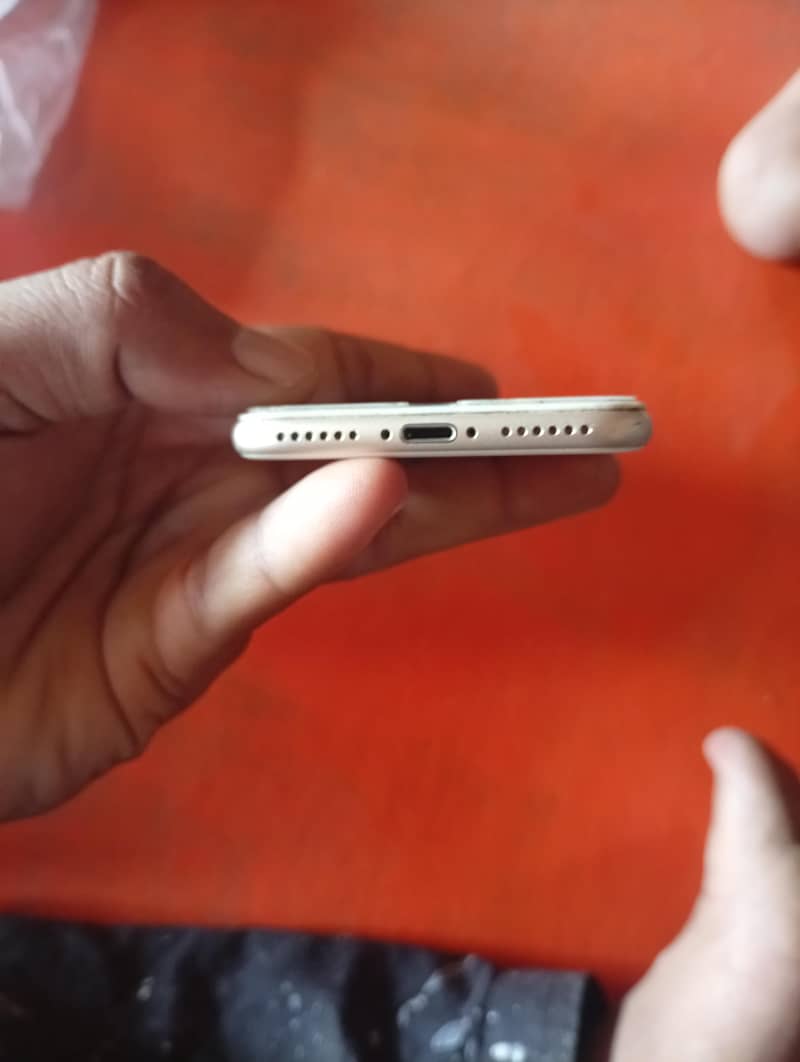 Apple iPhone 7 2