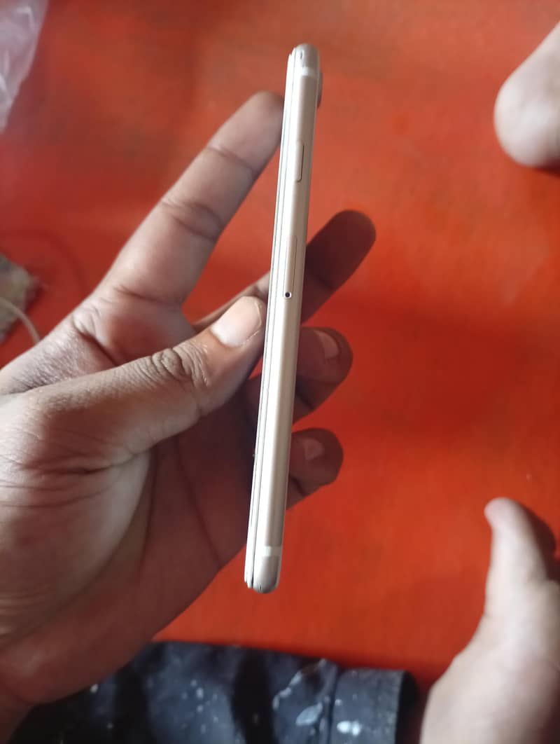 Apple iPhone 7 3