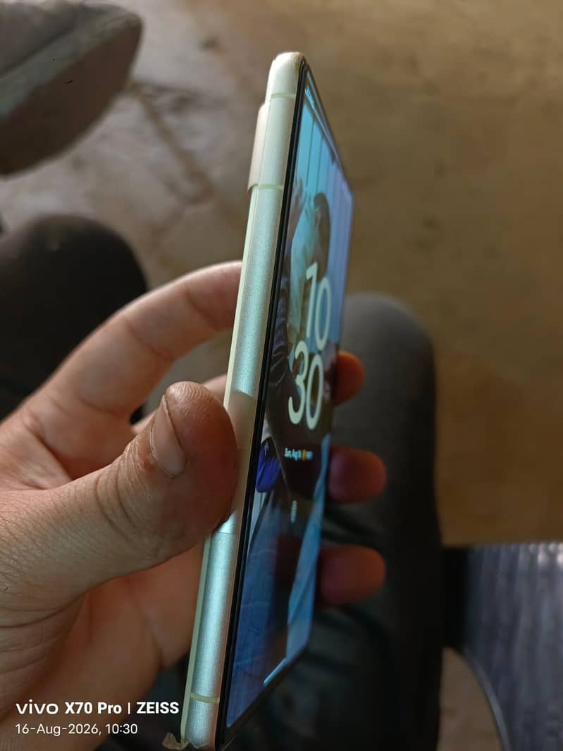 Google Pixel 7 4