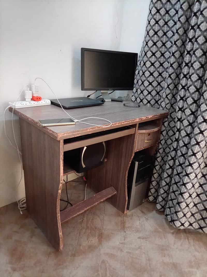 computer Table 0
