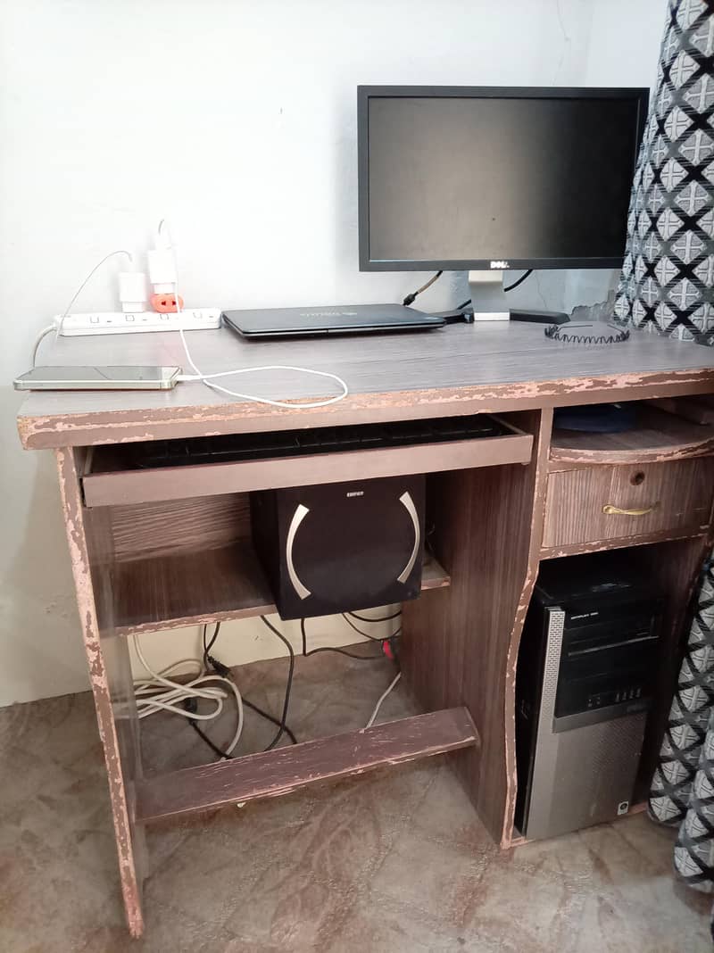 computer Table 1