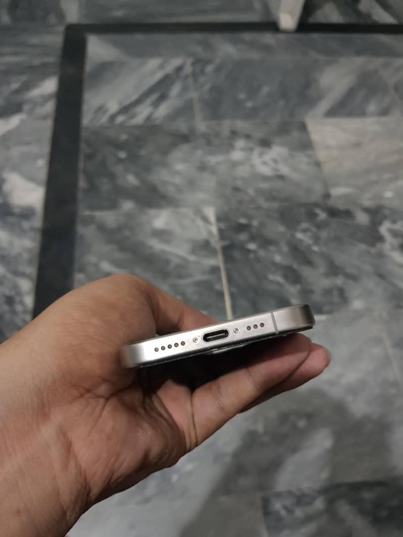 Apple iPhone 15 Pro 2