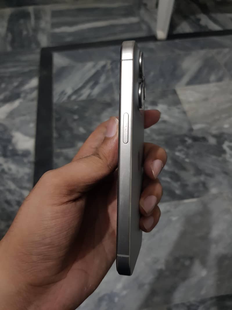 Apple iPhone 15 Pro 4