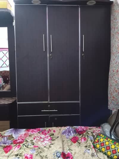 Almari and dressing table for sale