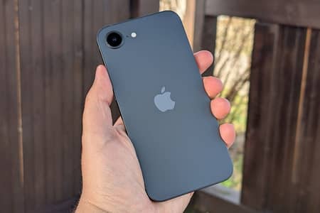 Apple iPhone 16e water pack 100 health